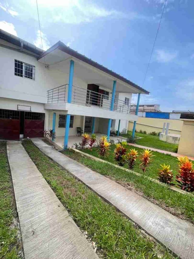 Villa duplex rénové en location vers Abidjan Mall