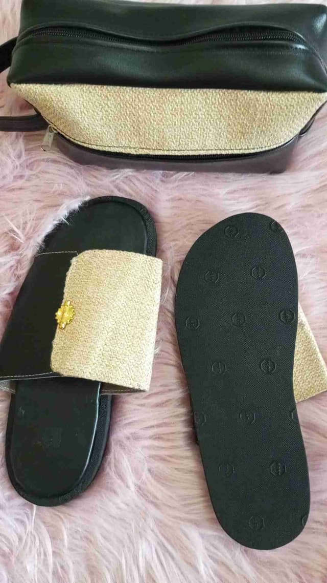 Sandales et sacoche homme