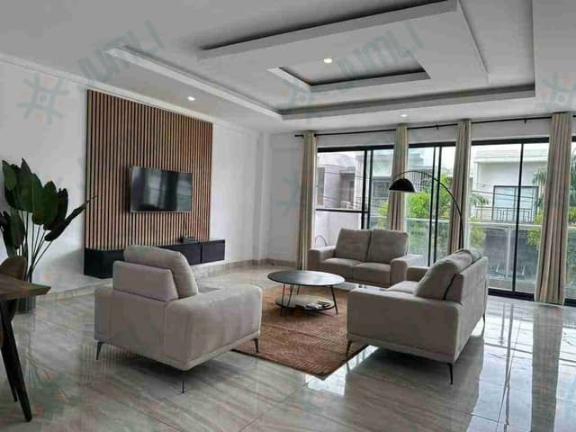 Appartement de 4pieces avec meubles