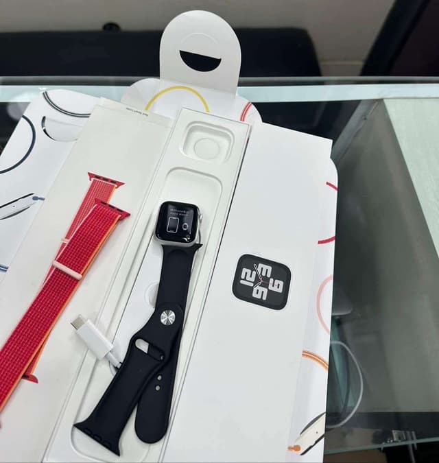 Offre spéciale : Apple Watch SE 2024 neuf & scellés