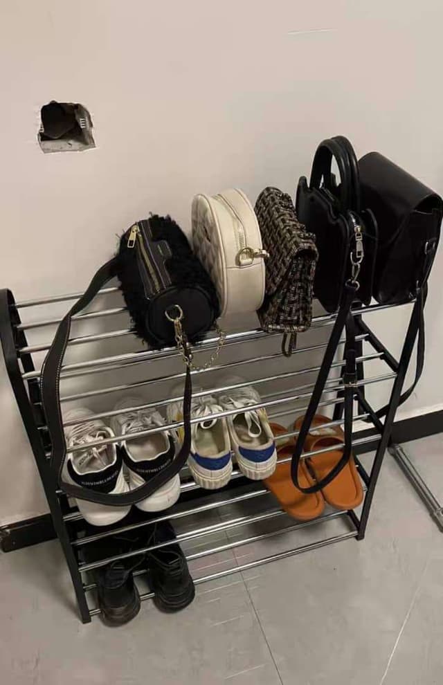 ÉTAGÈRE DE CHAUSSURE AVEC CEINTE