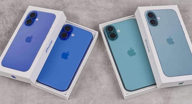 IPHONE 16 COULEUR ROSE BLANC ET BLEU JUSTE DESCELLÉ DU CARTON