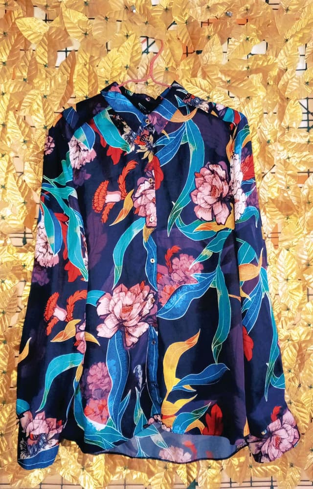 Chemise en soie fleurie