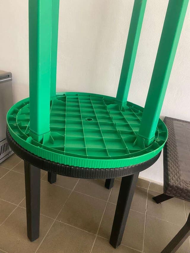 Table en plastique 1 mois d utilisation