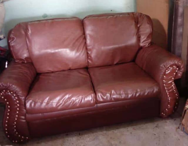 CANAPÉ EN CUIR IMPORTÉS