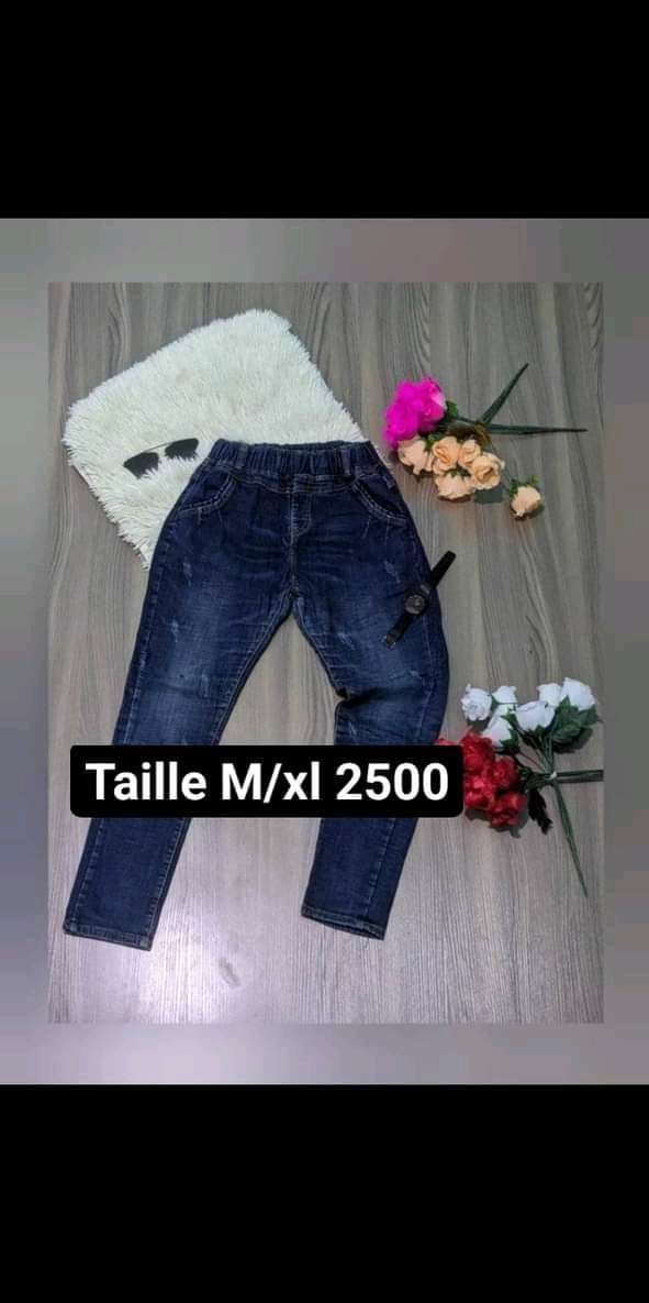 Pantalons Djins friperies premier choix en vide