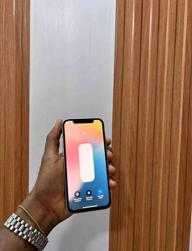 iPhone 12 quasi neuf importé