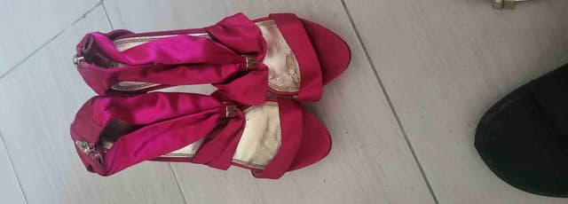 Talons roses