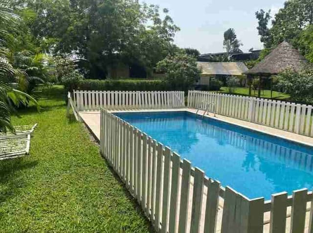 2PLATEAUX VALLONVente rapide villa basse 06pièces avec PISCINE vaste jardin Superficie ; 1381M²Document ; CPFPrix : 950 Millions