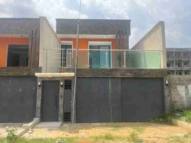 À VENDRE - OCCASION EN OR À SAISIR !! Duplex Neuf de Standing à Angré CHUL’Excellence à Portée de Main !Situé au cœur d’Angré CHU, ce magnifique duplex F6 allie confort, modernité et prestige