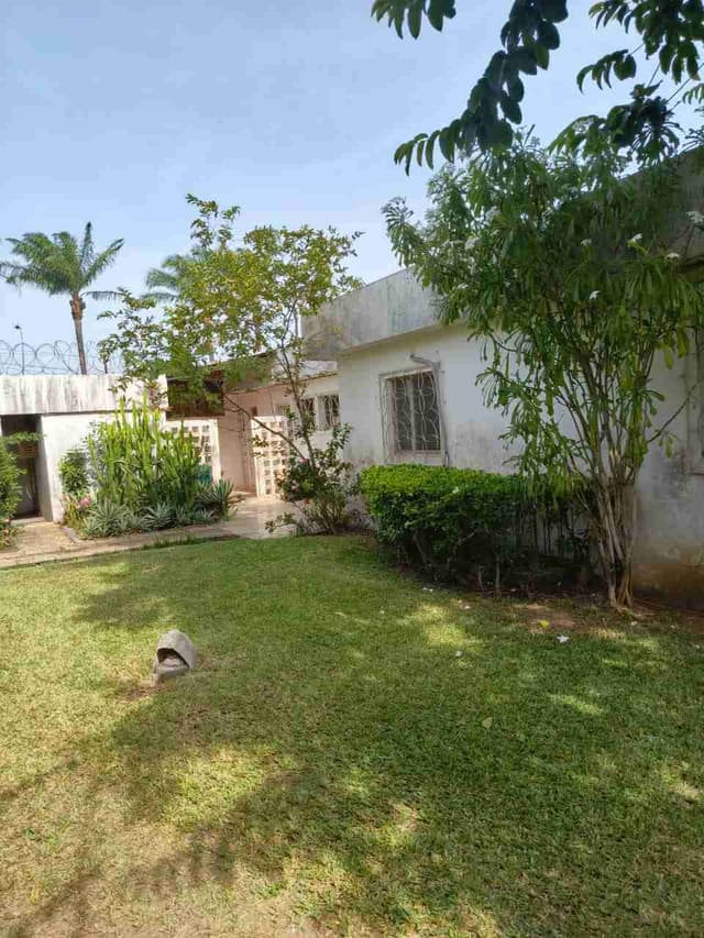 Villa basse de 4 pièces bâti sur 604m2 en vente à la Riviera golf les versants