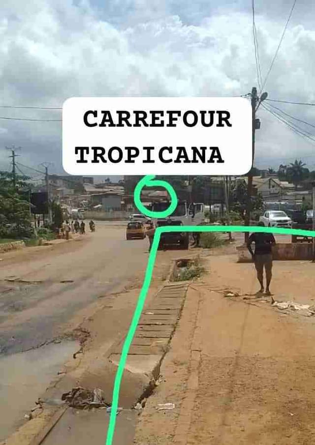 TERRAIN COMMERCIAL À VENDRE A YAOUNDÉ AU QUARTIER TROPICANA