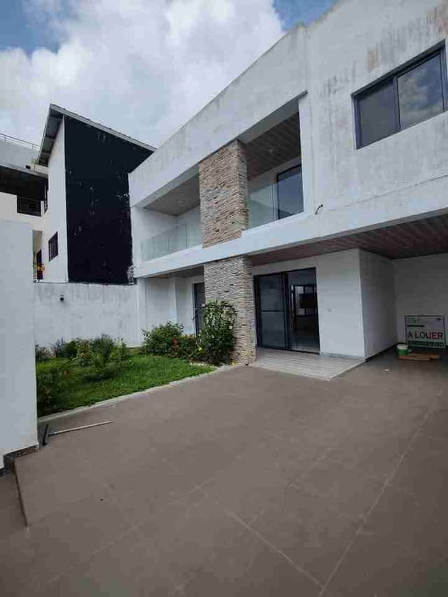 Jolie villa duplex à louer à la riviera 4