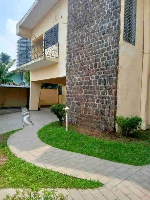 Duplex à louer à Bonapriso