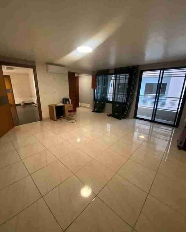 Appartement duplex a louer a Bonanjo