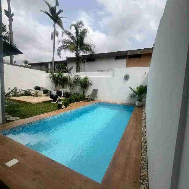VENTE ET LOCATION LONG SEJOUR*Cocody Vallon*   Zone cité Lemania villa duplex haut standing de 4 pièces entièrement meublé et rénové en 2024