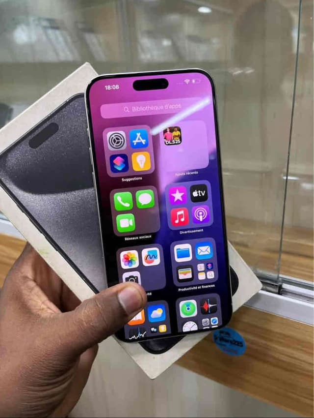 iPhone 15 pro Max 256Go quasi neuf importés