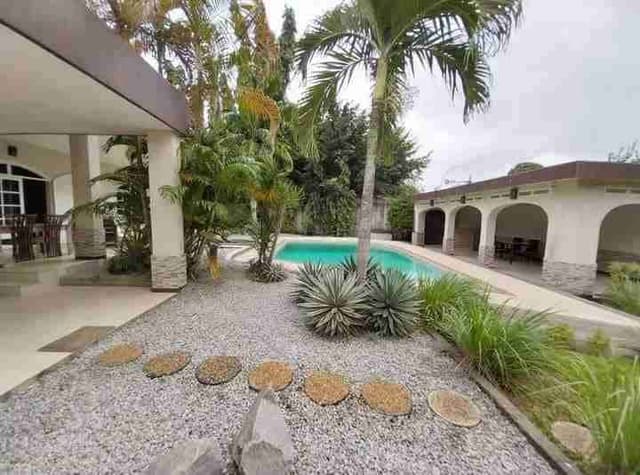 II PLATEAUX TRIBUNAL DU COMMERCE: VILLA BASSE 07 PIÈCES EN VENTE Mise en vente d'une somptueuse villa basse de 7 pièces + 2 cuisines européenne et africaine