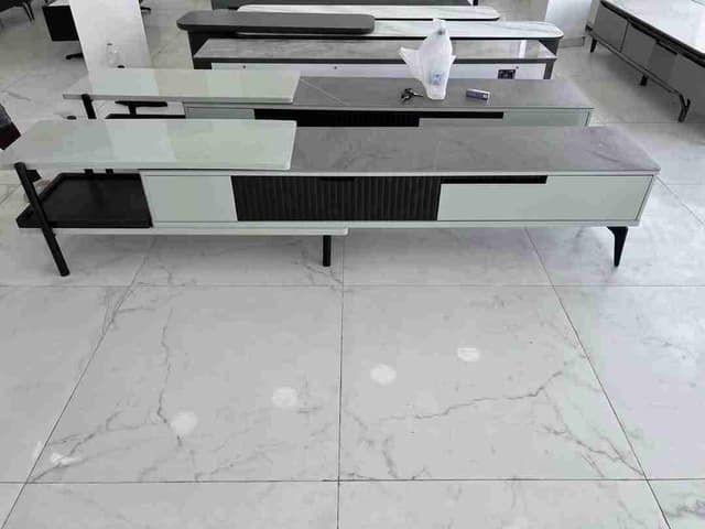 Meuble télévision importé Italie design luxueux très grand 250cm extensible a 3metres prix 200000Contact 05.66.48.18.87