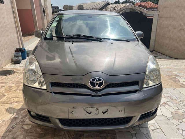 TOYOTA COROLLA VERSO