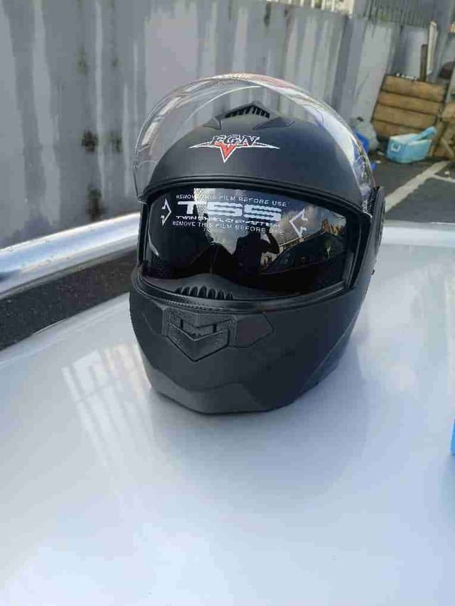 CASQUE DE MOTO AVEC BLUETOOTH INTÉGRÉ