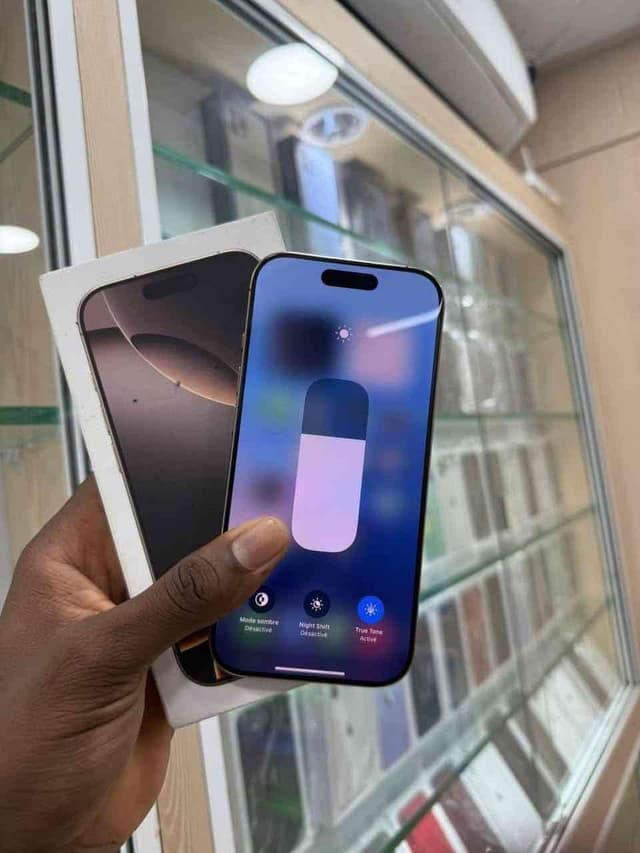 Promo iPhone 16 pro quasi neuf importés avec le carton