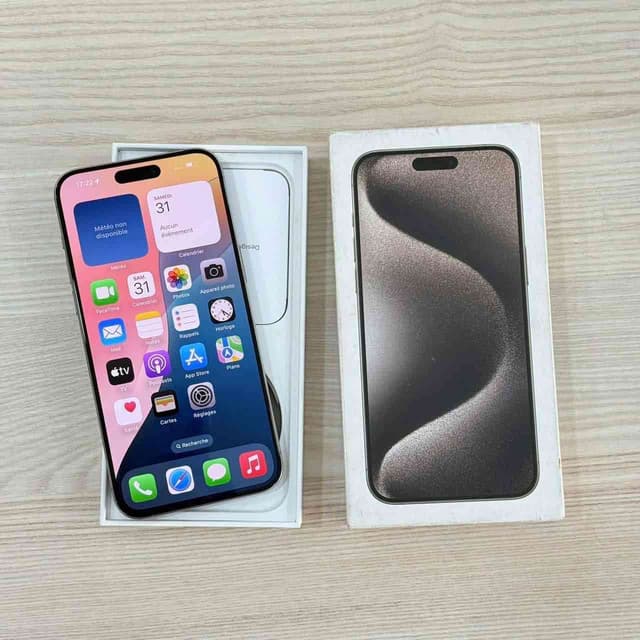 iPhone 15 pro Max 256Go quasi neuf avec le carton