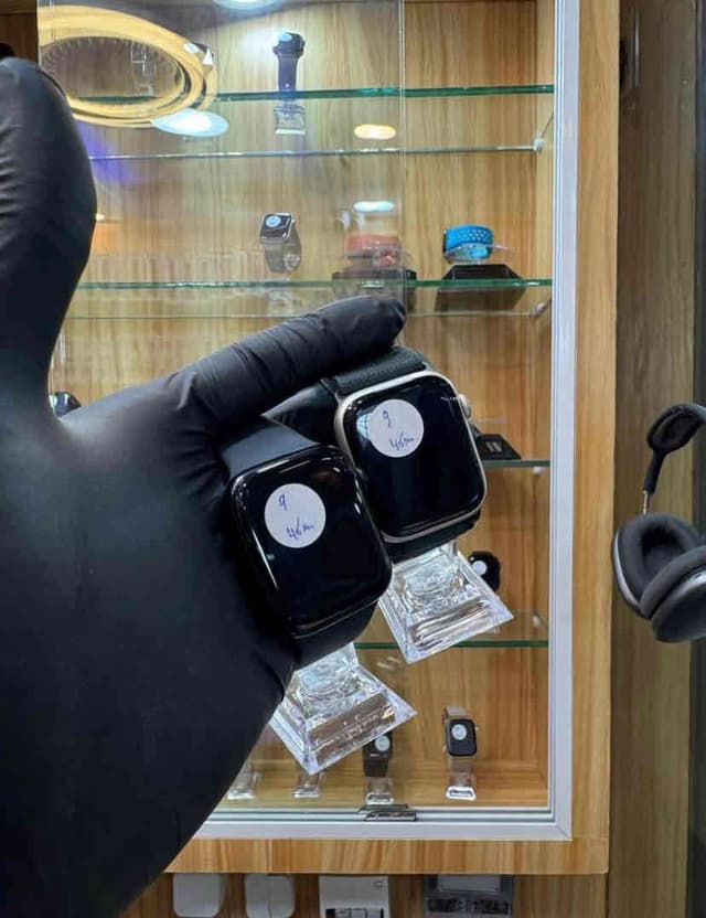 Apple Watch serie 9 45mm quasi neuf avec le carton