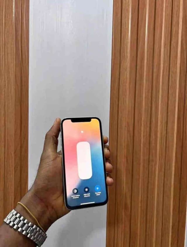 iPhone 12 quasi neuf importés
