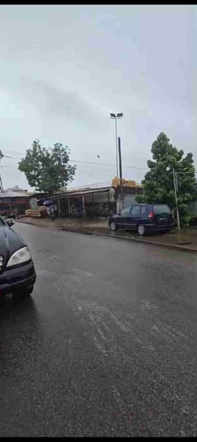 Terrain a vendre a ange Raphael en bordure de la route