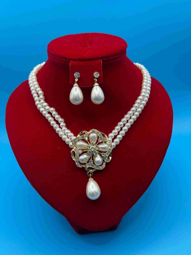 ÉLÉGANCE ROYALE – Nouvelle Parure de Luxe* ✨