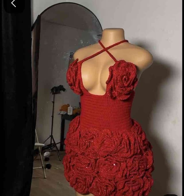 "Robe crochet Rose Passion – Élégance en fleurs rouges
