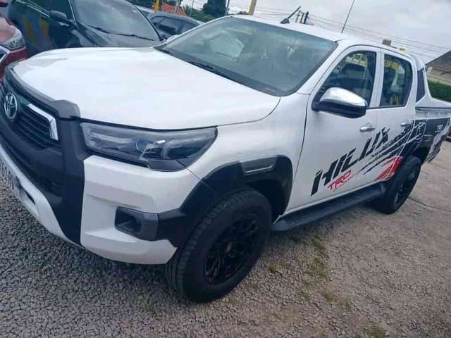 TOYOTA HILUX ANNÉE 2024