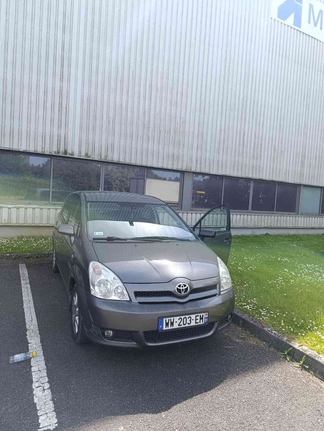 TOYOTA COROLLA VERSO