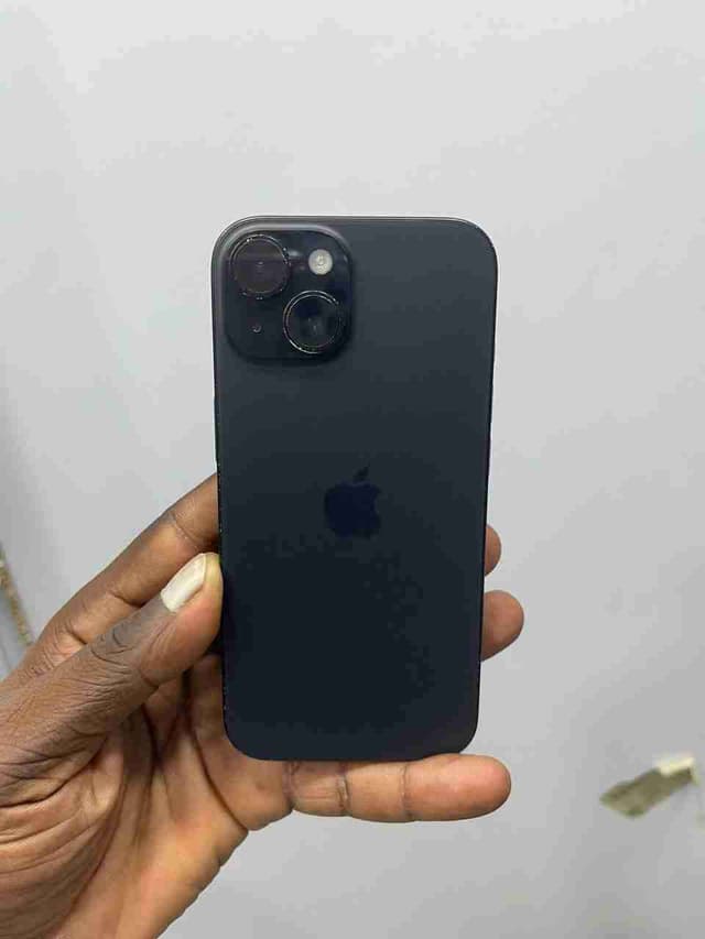 iPhone 15 simple casi