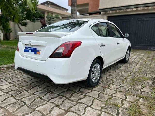 Nissan almera