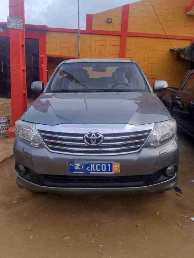 TOYOTA FORTUNER 2013