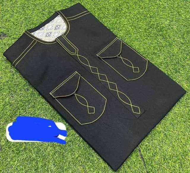 Tissus prêt à porte disponible avec des différentes tailles