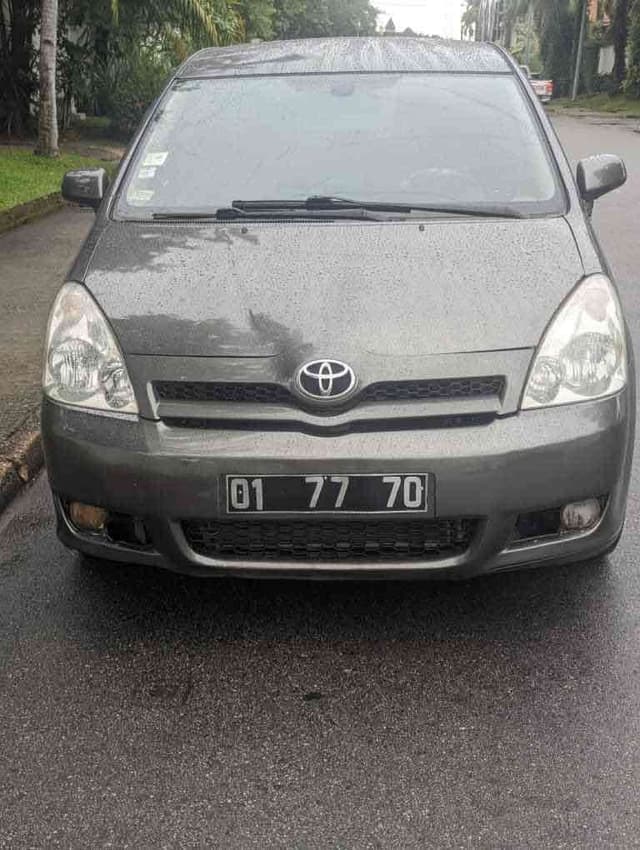 TOYOTA COROLLA VERSO