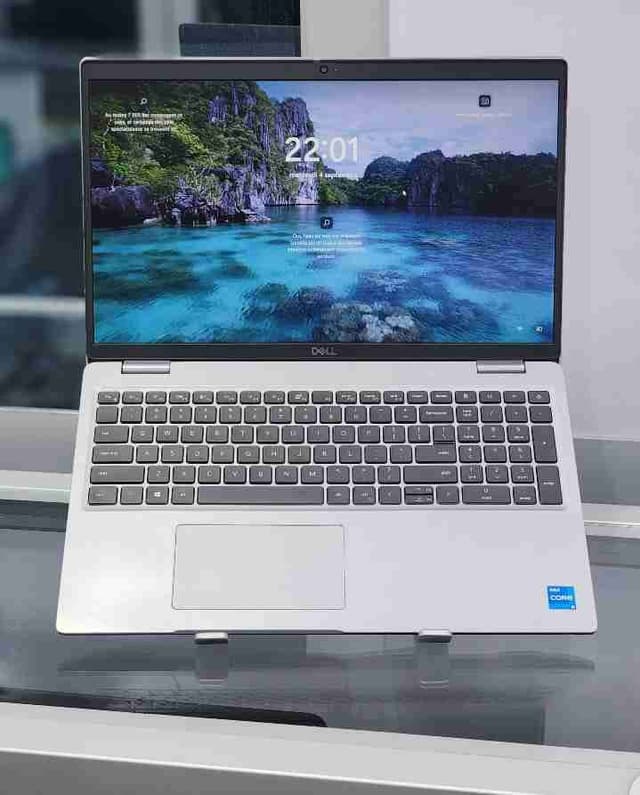 Dell Latitude 5520 – i5 11e Gen / 16Go / SSD 512Go / Iris Xe – Clavier Rétro / Évolutif – 295.000 F 🔥