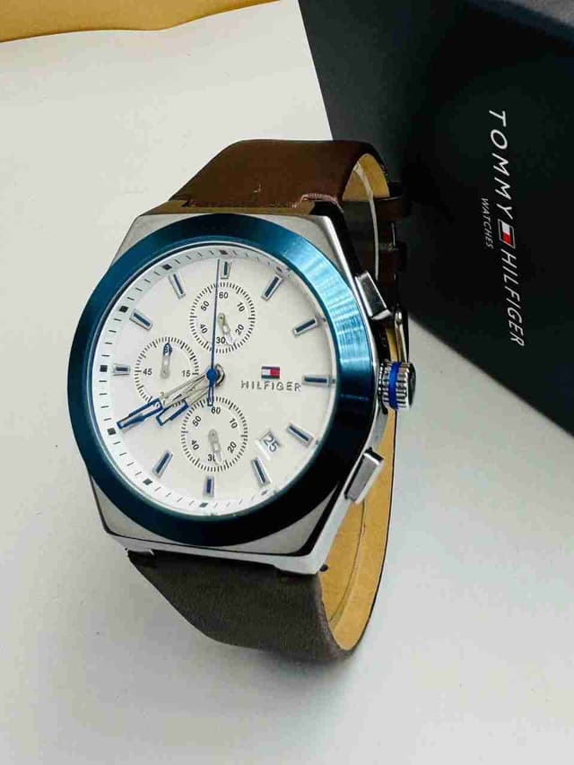 Montre De Luxe Pour Homme - Fond Blanc