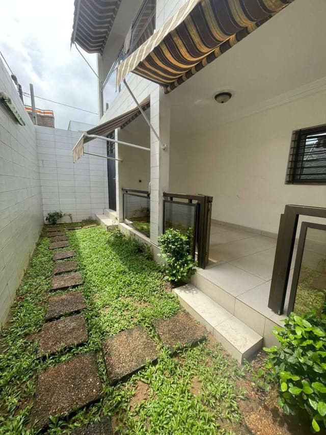 À LOUER – ELEGANT DUPLEX F6 - A COCODY RIVIERA III SYNACACI