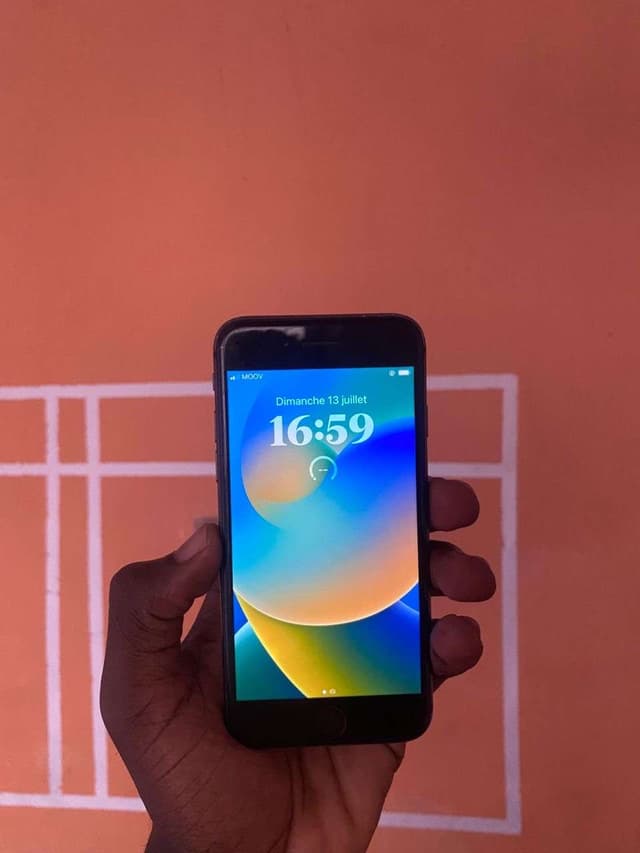 Le téléphone iPhone 8 simple en vente