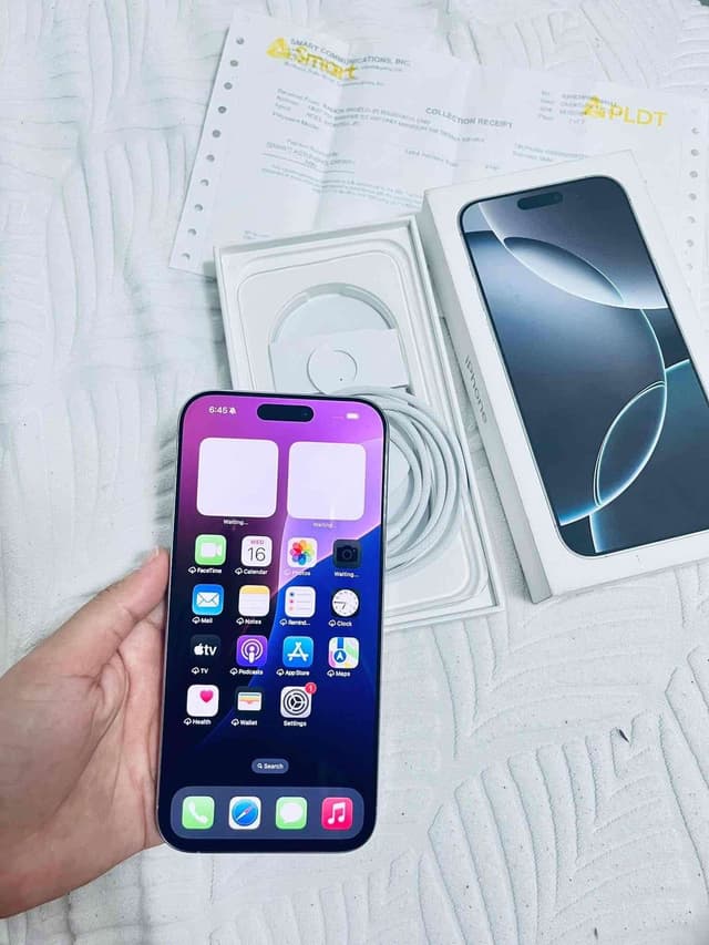 iPhone 16 pro max 256Go quasiment neuf avec le carton