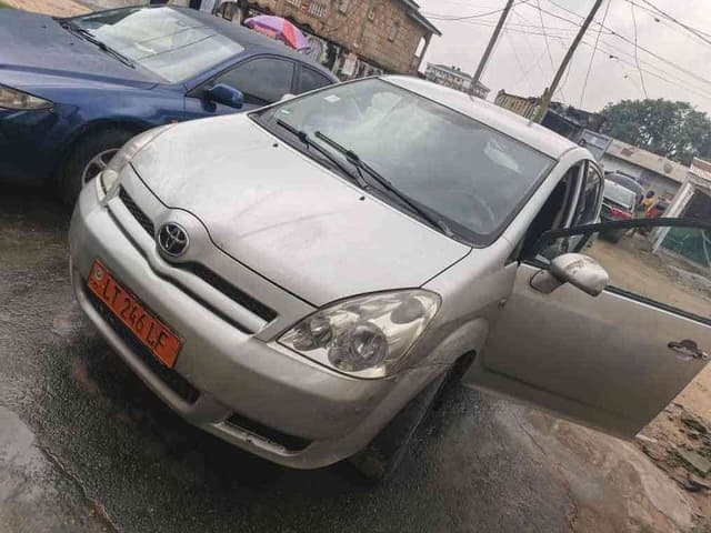 TOYOTA COROLLA VERSO