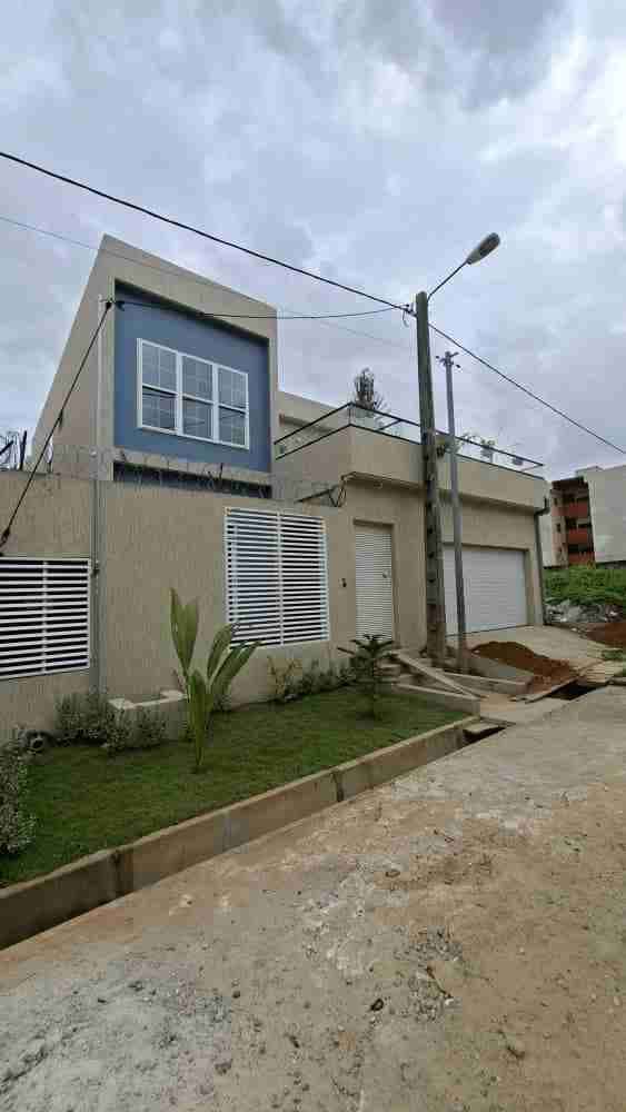 Duplex de 7 pièces avec piscine a louer bingerville