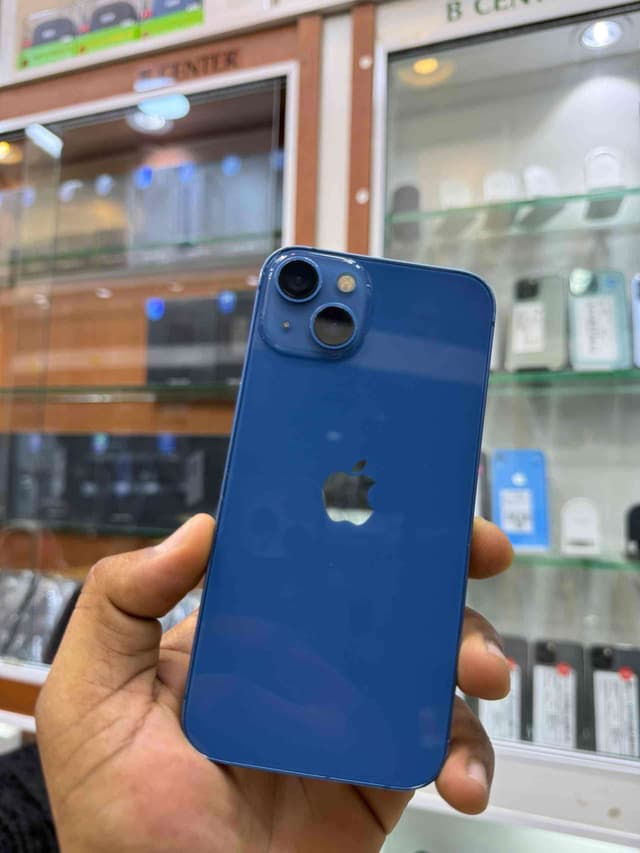IPHONE 13 SIMPLE CASI NEUF
