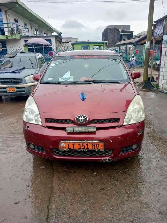 TOYOTA COROLLA VERSO