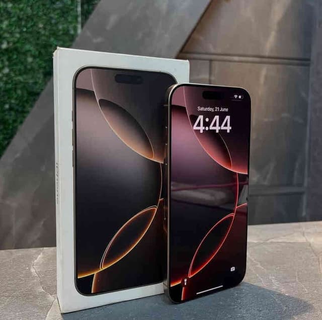 iPhone 16 pro max quasiment neuf avec le carton