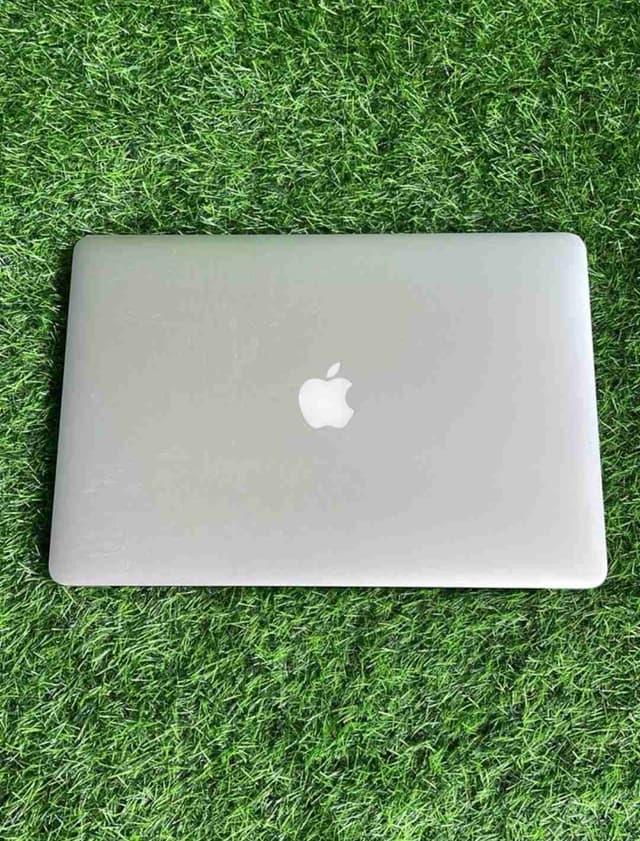 Macbook pro Rectina core i7. 2014